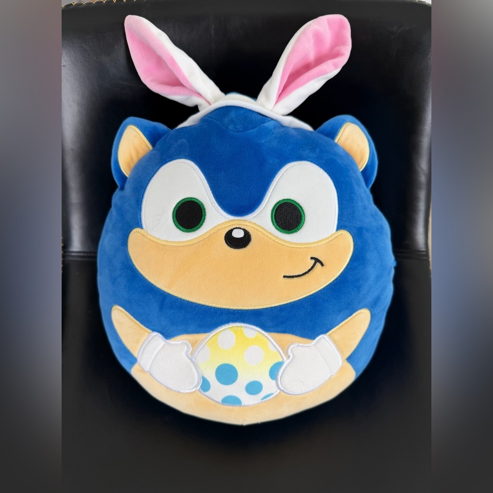 Like New. Spring/Easter Sonic the Hedgehog 12” Squishmallow
